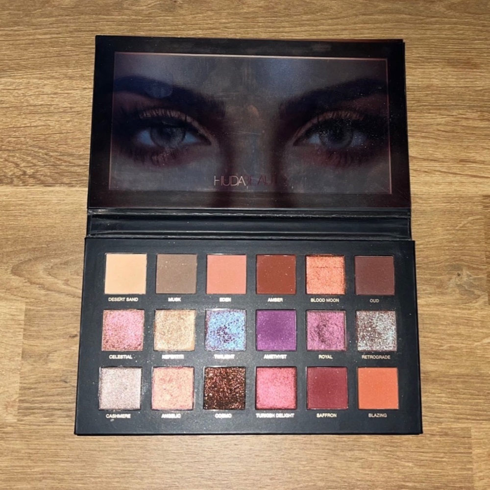 Huda Beauty Desert Dusk Pallete